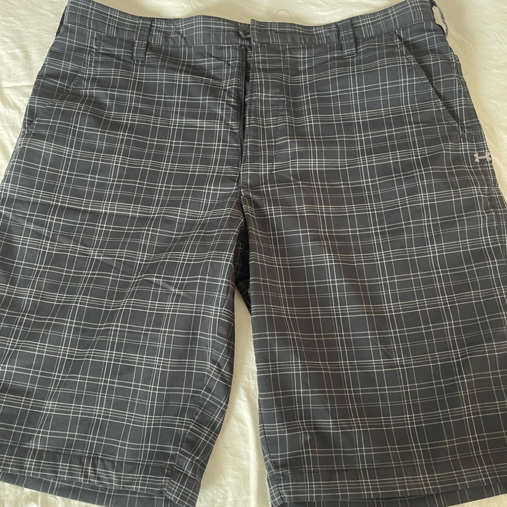 Men’s Under Armour golf shorts